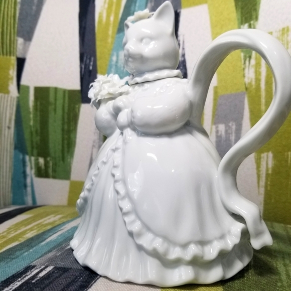 Lady Cat Tea Pot In Fancy Dress With Ruffle Details Victorian Style Cottage Core - Picture 7 of 14